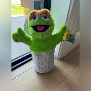 Sesame Street Oscar the Grouch *NEW* Plush Stuffed Animal in Garbage Can
